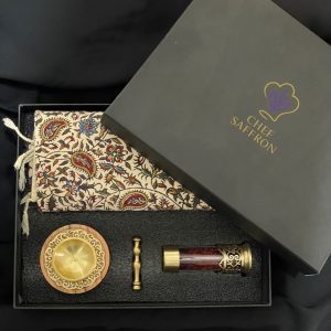 پک هدیه زعفران لوکس شامل زعفران سرگل ممتاز در جعبه کادویی شیک